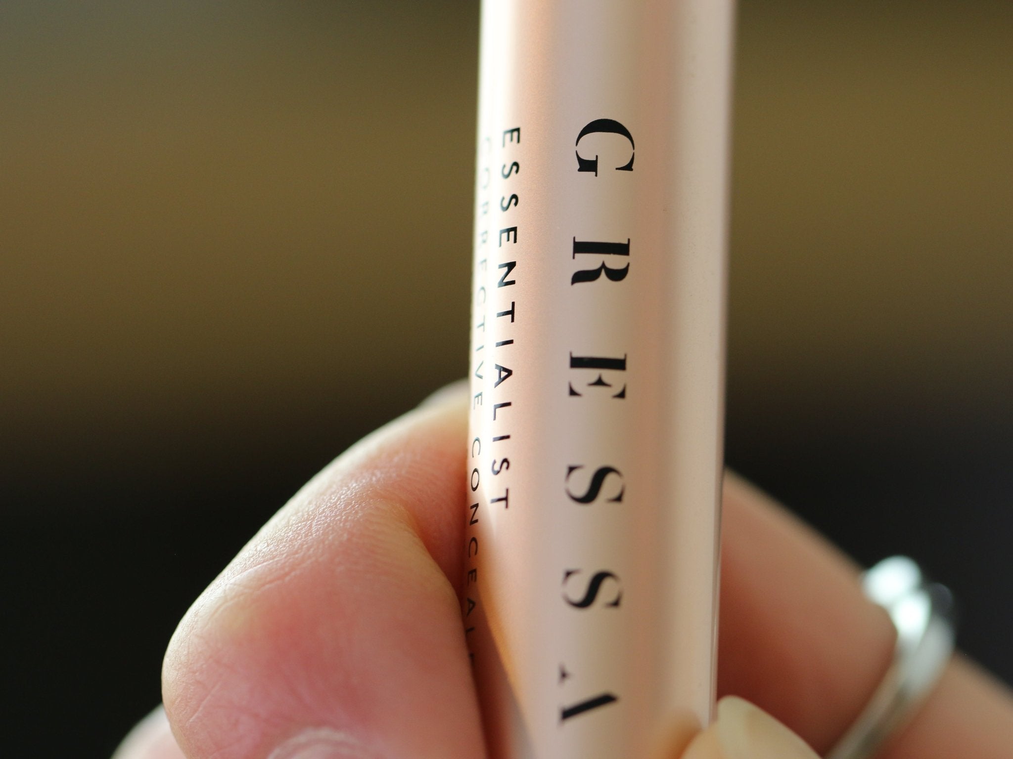 The Essentialist - Concealer Clickstick - Gressa Skin